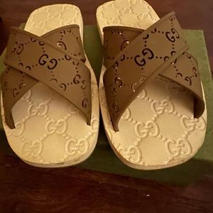 Girls Gucci slides